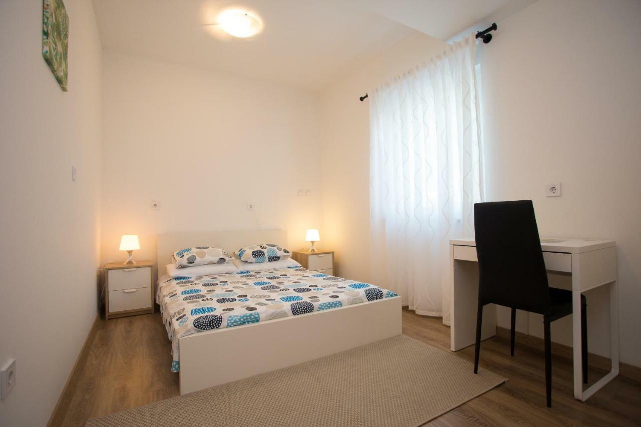 Apartman Girasol Pula Apartment Exterior photo