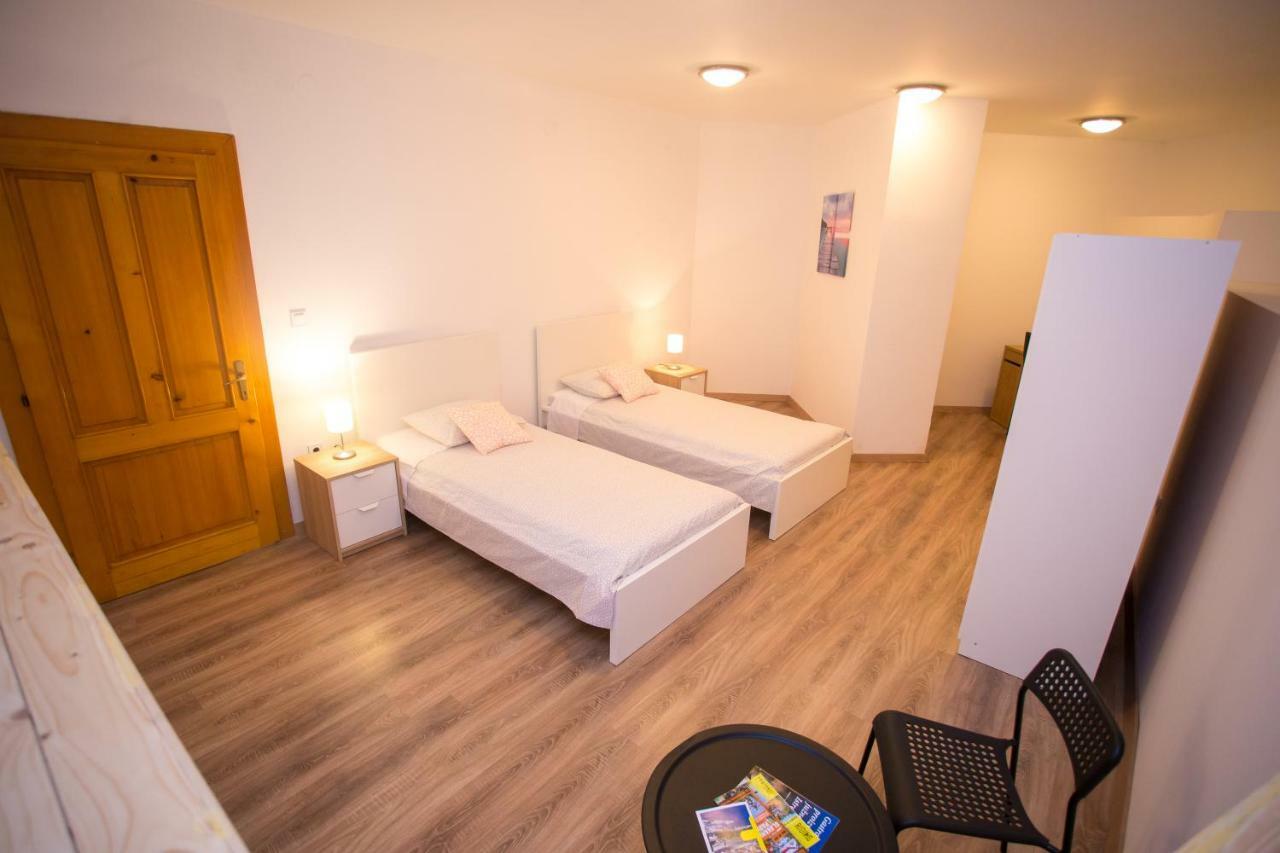 Apartman Girasol Pula Apartment Exterior photo