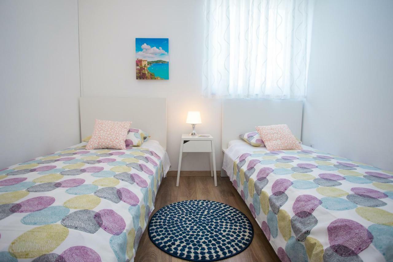 Apartman Girasol Pula Apartment Exterior photo